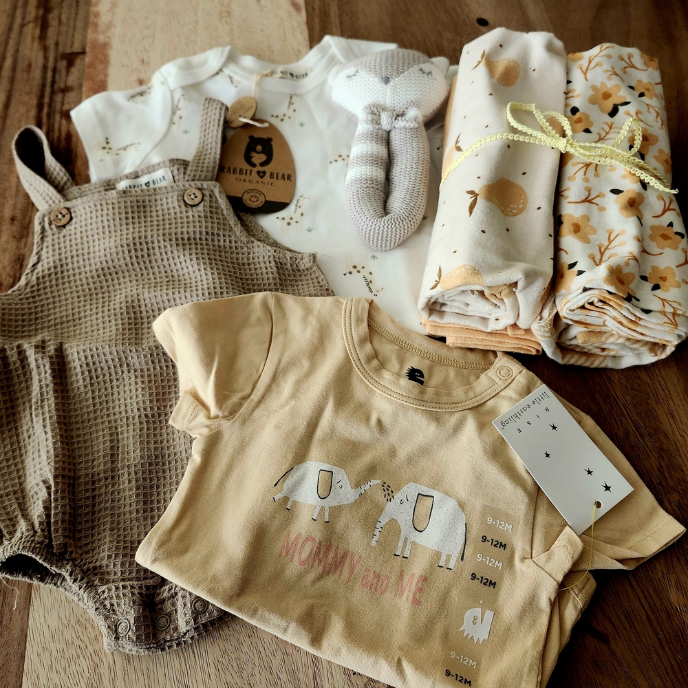 Available Baby Clothing Set with Animal Prints (Brand New Tags) (6-12 Months)